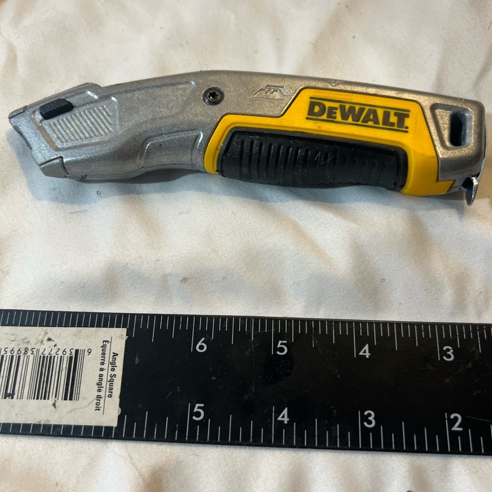 DeWalt Silver and Yellow Utility Knife
